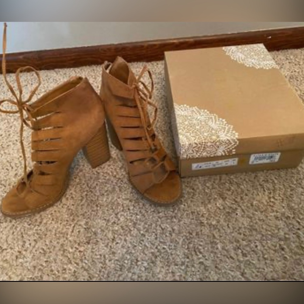 Altar’d state lace up tan heels